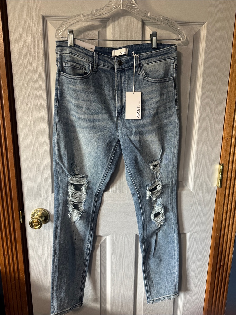 NWT Vervet Light Wash Distressed Skinny Jeans